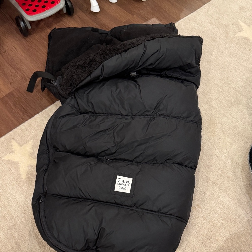 7 A.M. Enfant Black Puffer Blanket